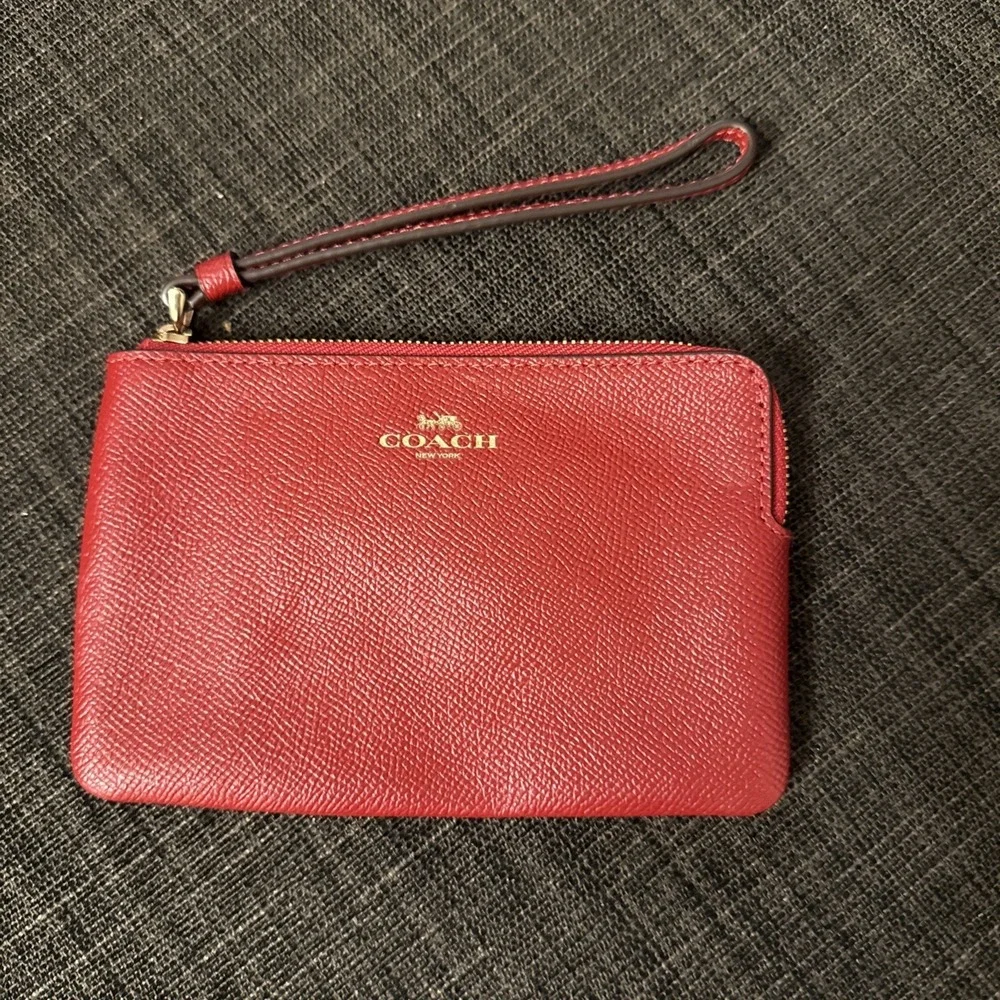 Coach Red Crossgrain Leather Corner Zip‎ Wristlet Small Clutch Bag Gold Logo